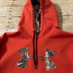 Under Armor Men’s Large Hoodie. Like new.